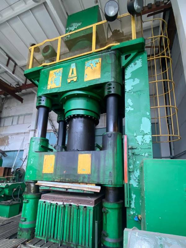 2000 tons hydraulic heavy press Dnepropress D2243