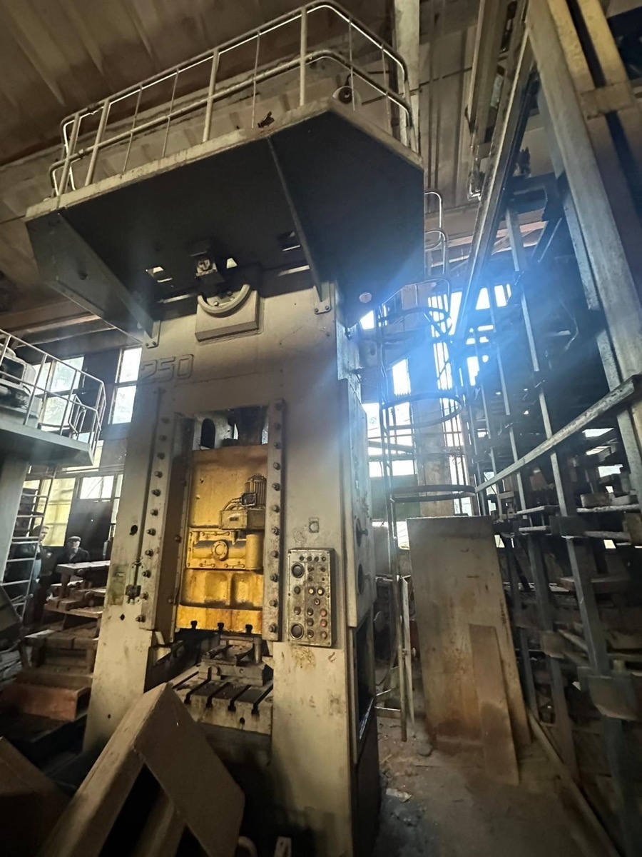 250 ton Single-Crank Press KA2534 #943